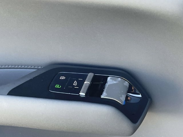 New 2026 Volvo EX90 Plus AWD/4WD image 33