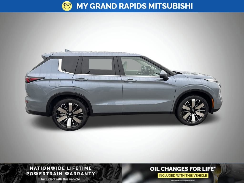 New 2026 Mitsubishi Outlander SE image 8