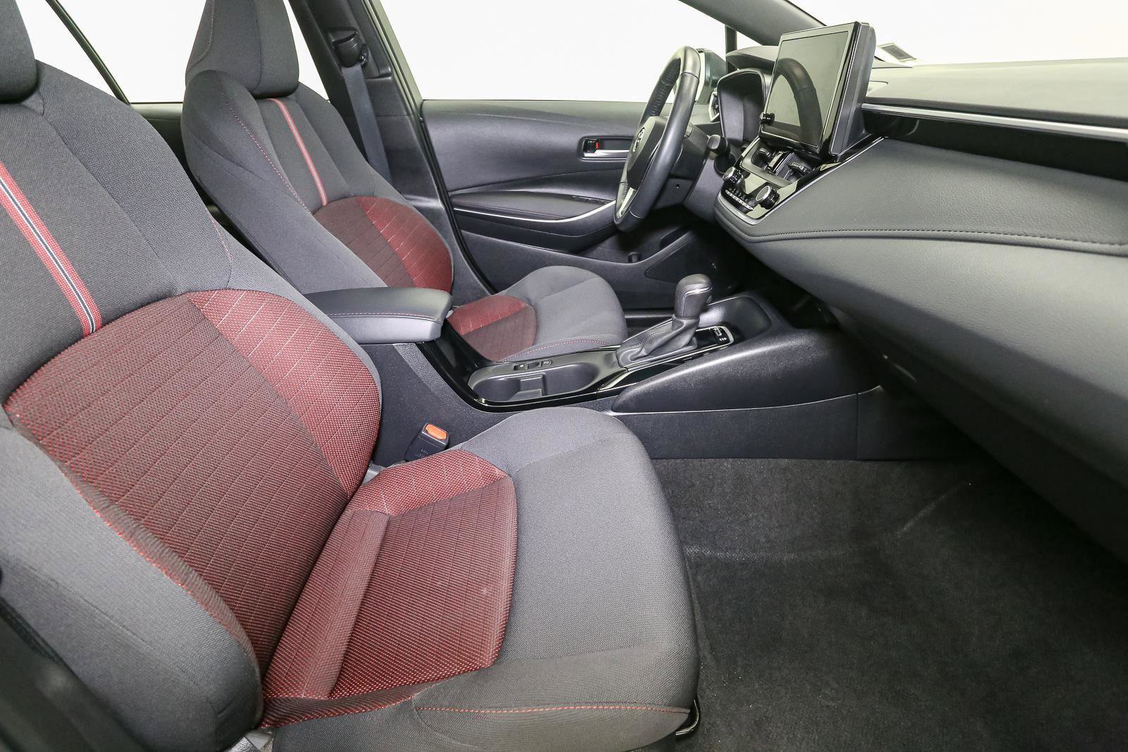 Used 2023 Toyota Corolla SE w/ Carpet Mat Package (TMS) FWD image 18