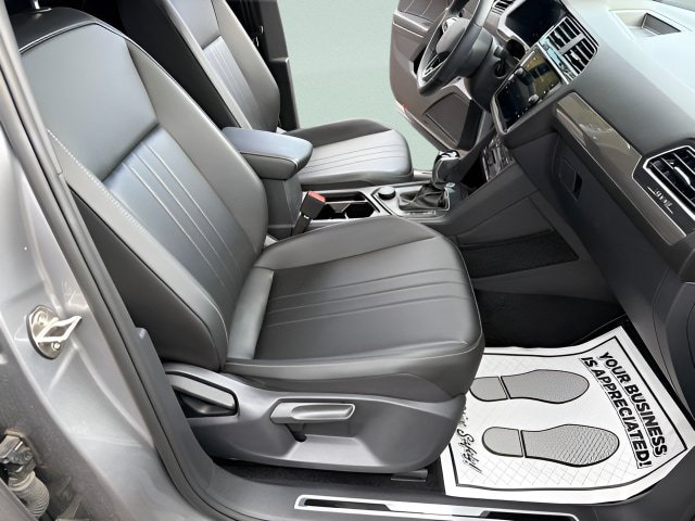 Certified 2024 Volkswagen Tiguan SE R-Line AWD/4WD image 27