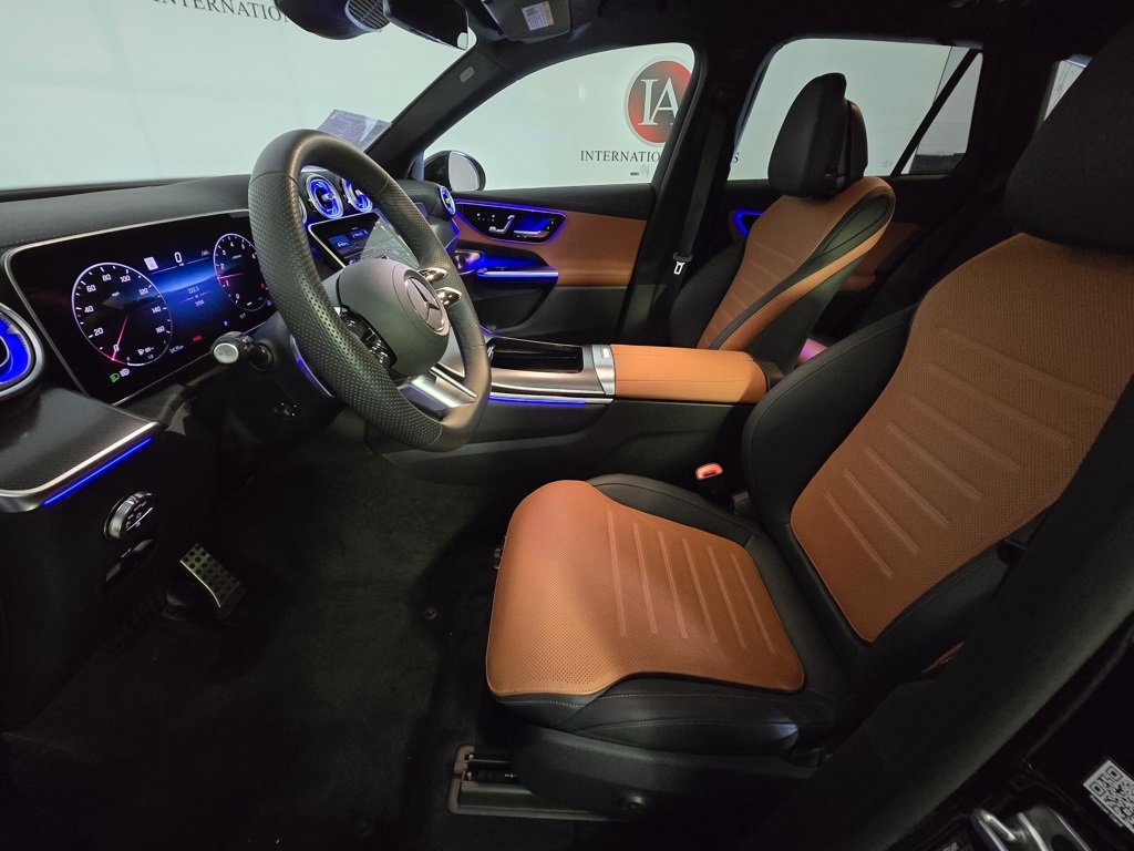 Used 2025 Mercedes-Benz GLC 300 4MATIC image 11