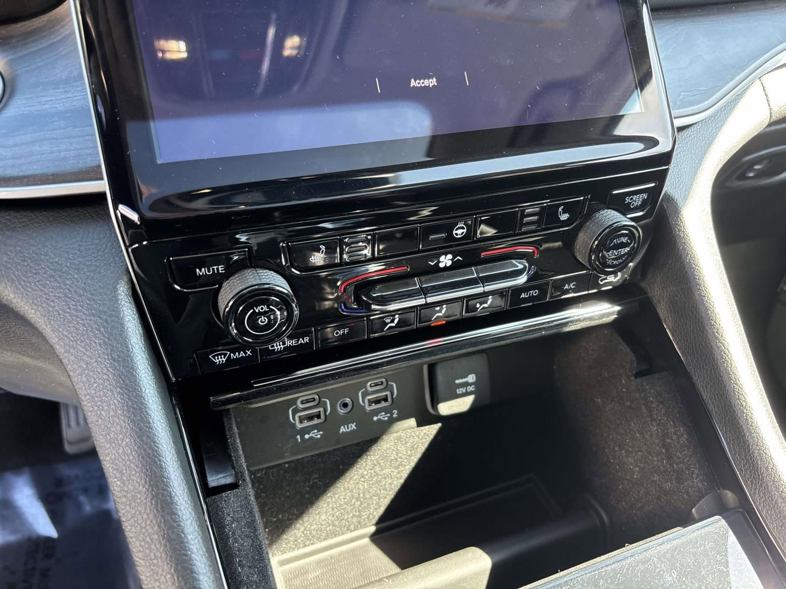 Used 2021 Jeep Grand Cherokee L Limited image 24