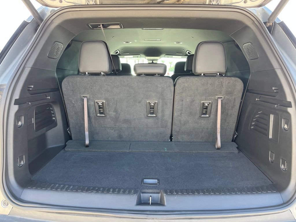 Used 2025 Chevrolet Traverse LT FWD image 21