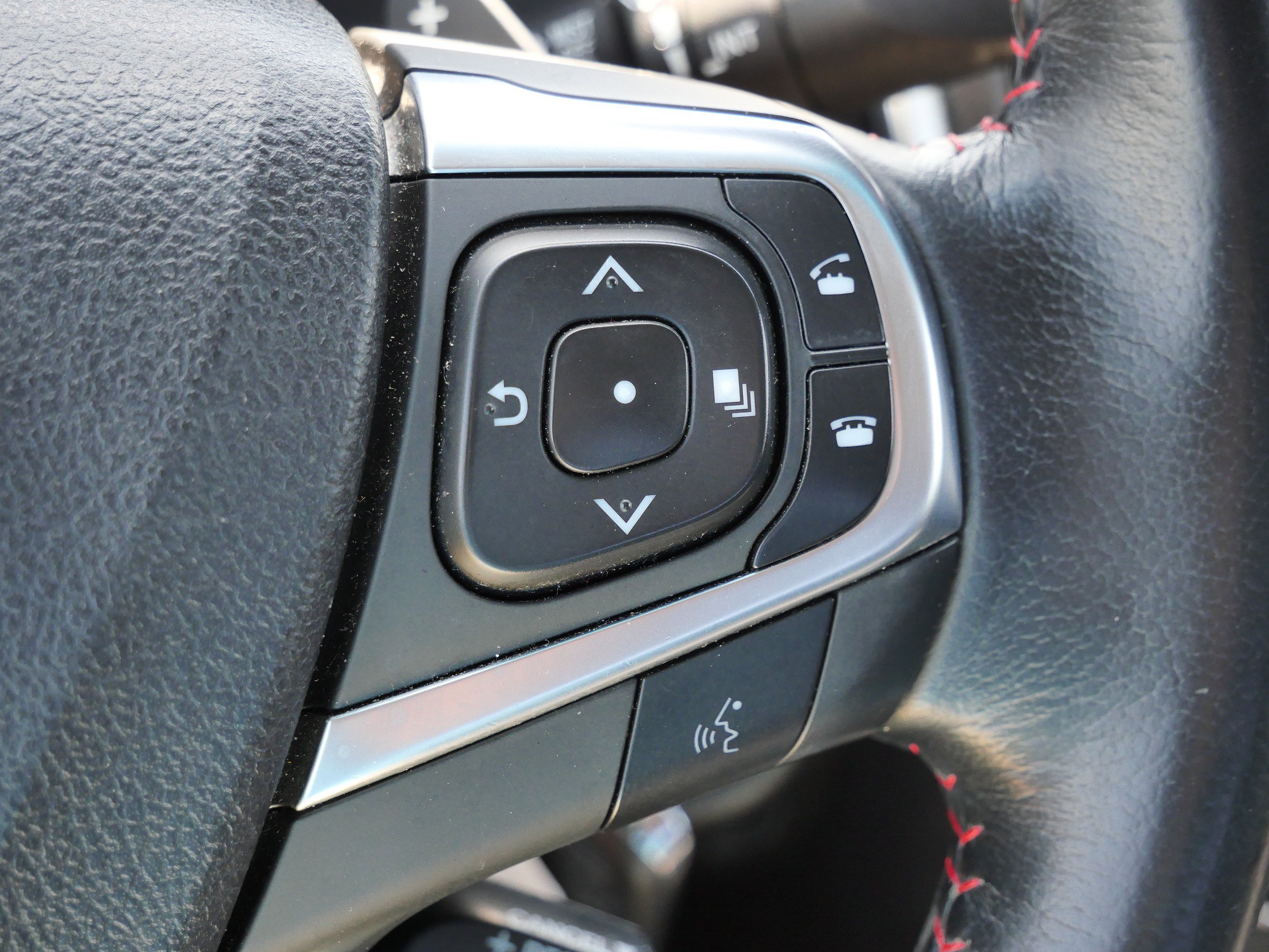 Used 2016 Toyota Camry SE FWD image 30