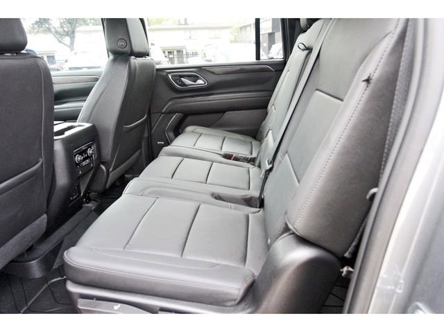 Used 2022 Chevrolet Suburban Z71 w/ Luxury Package image 13