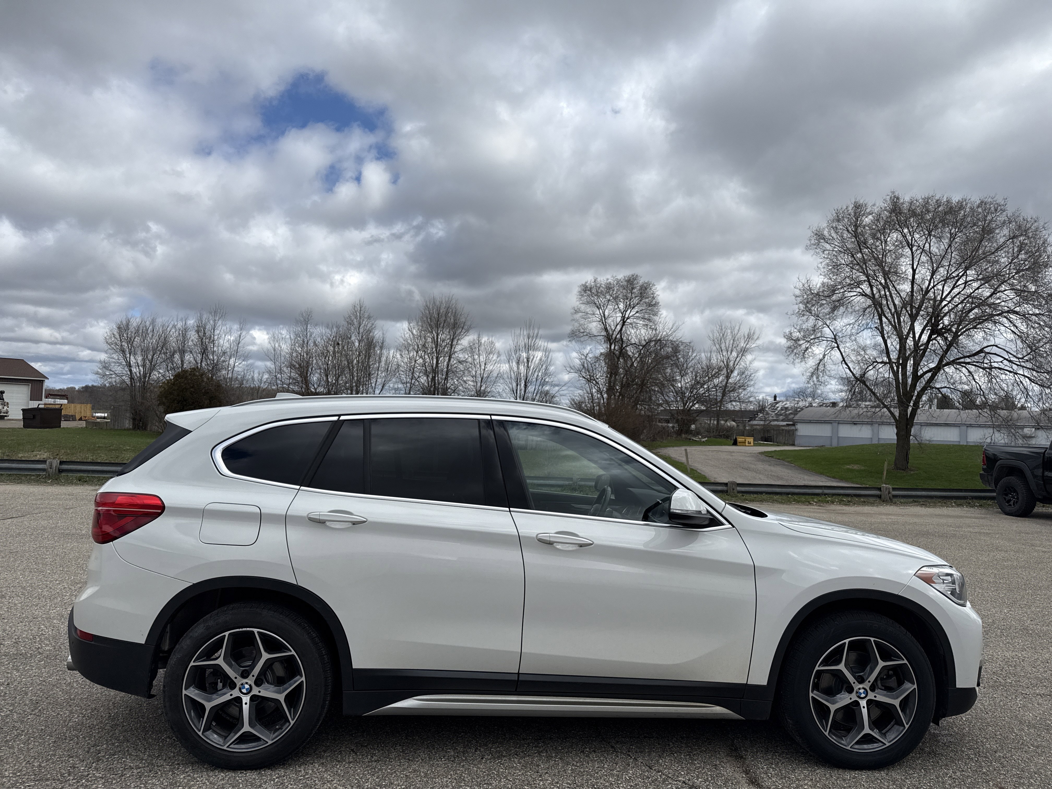 Used 2019 BMW X1 xDrive28i w/ Convenience Package image 2