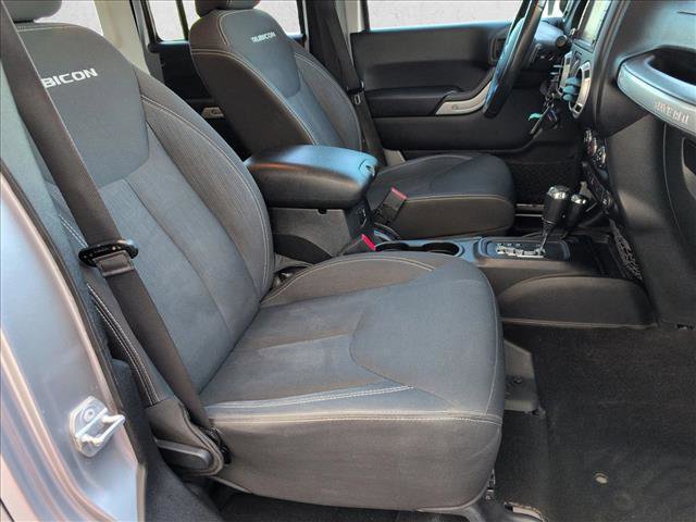 Used 2015 Jeep Wrangler Unlimited Rubicon w/ Connectivity Group AWD/4WD image 22