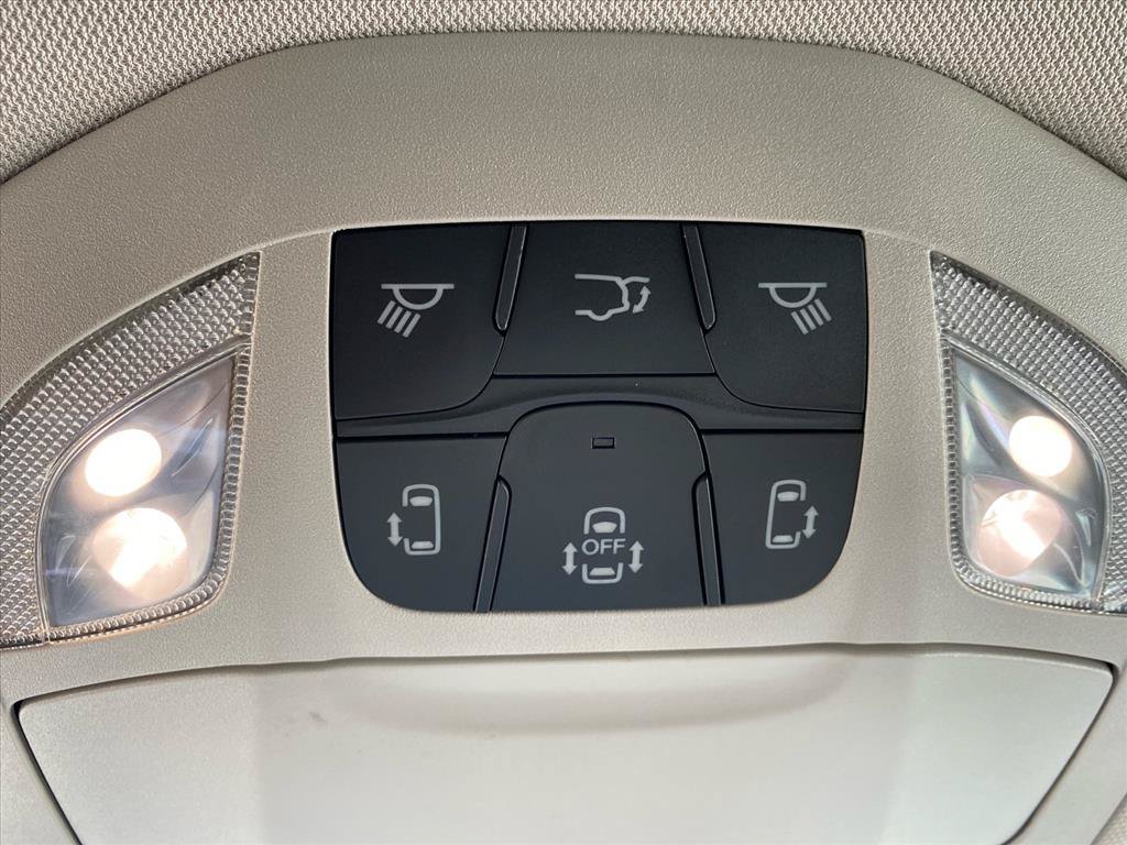 Used 2024 Chrysler Pacifica Touring-L FWD image 16
