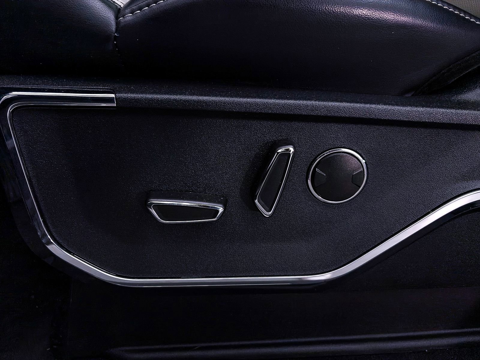 Used 2023 Ford F150 Lightning Platinum AWD/4WD image 22