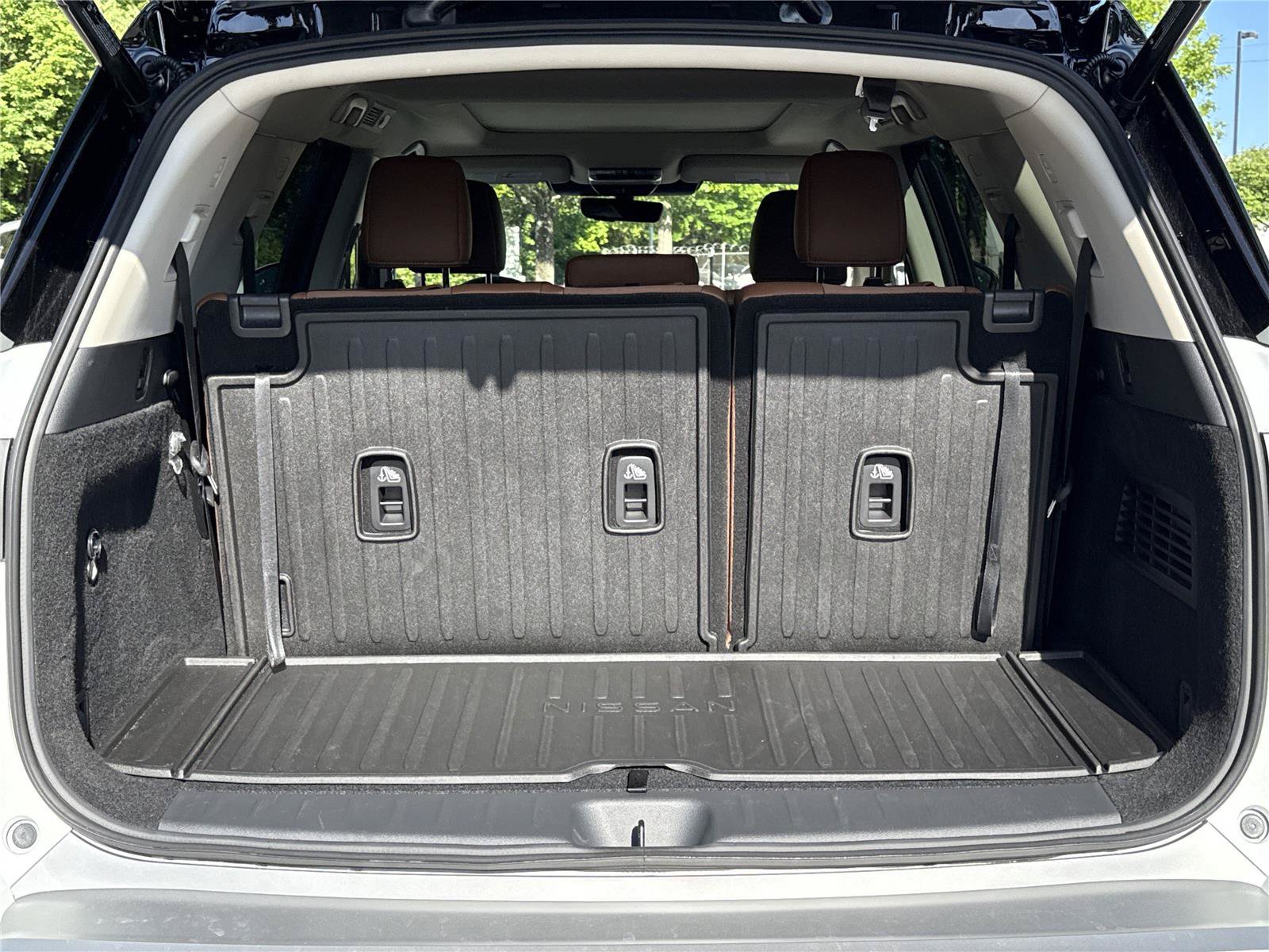 Used 2025 Nissan Pathfinder Platinum w/ Cargo Package FWD image 24
