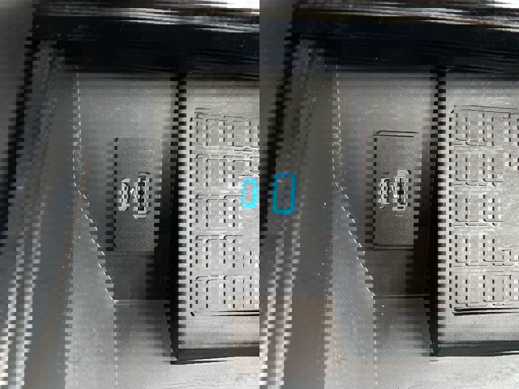 Used 2022 Ford F150 Lariat w/ Equipment Group 502A High image 13