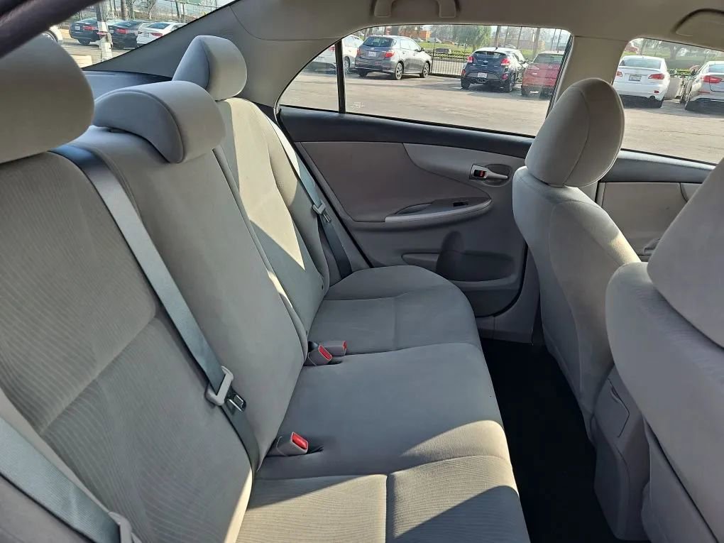 Used 2013 Toyota Corolla LE FWD image 13