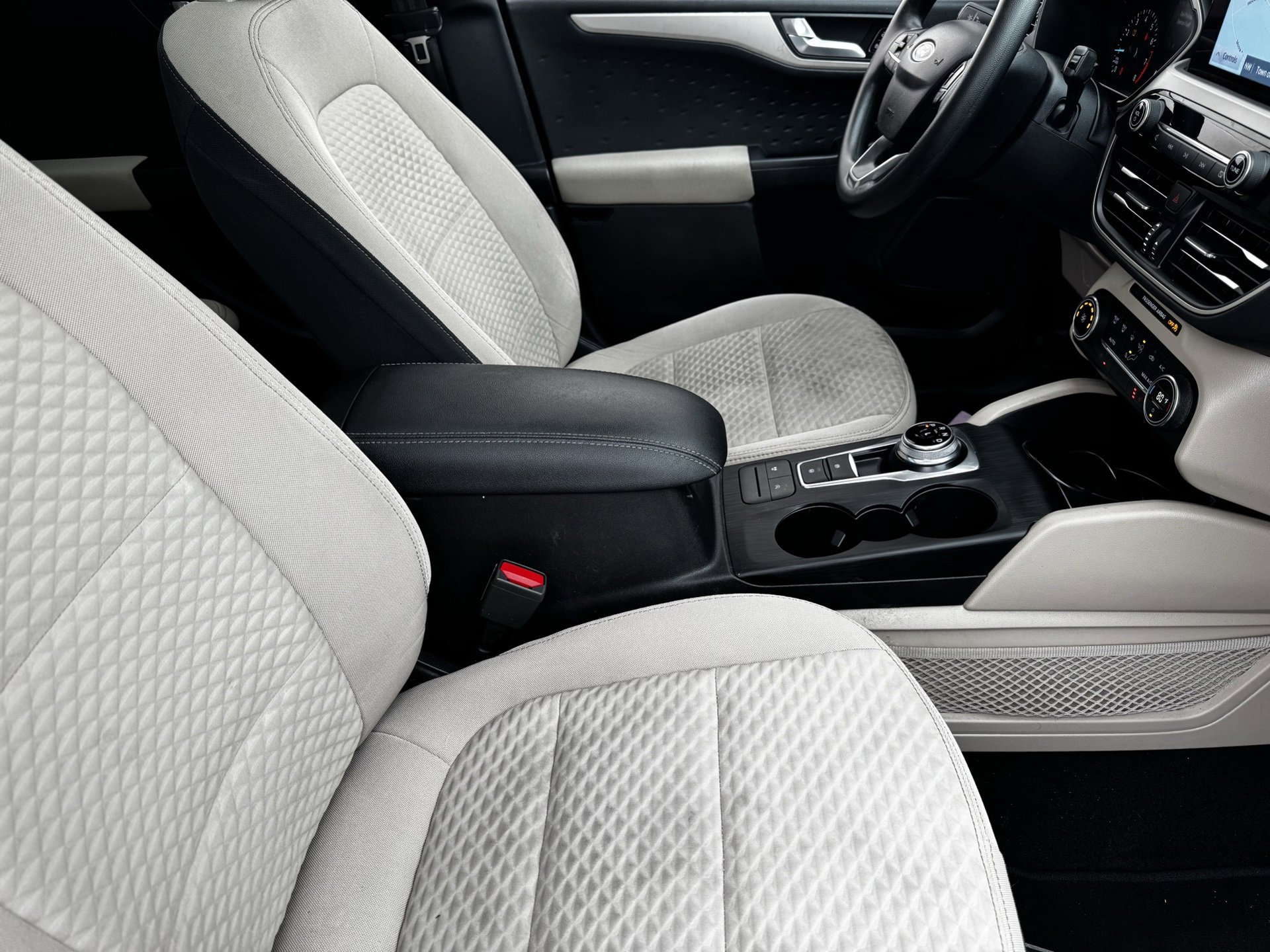 Used 2020 Ford Escape SE image 12