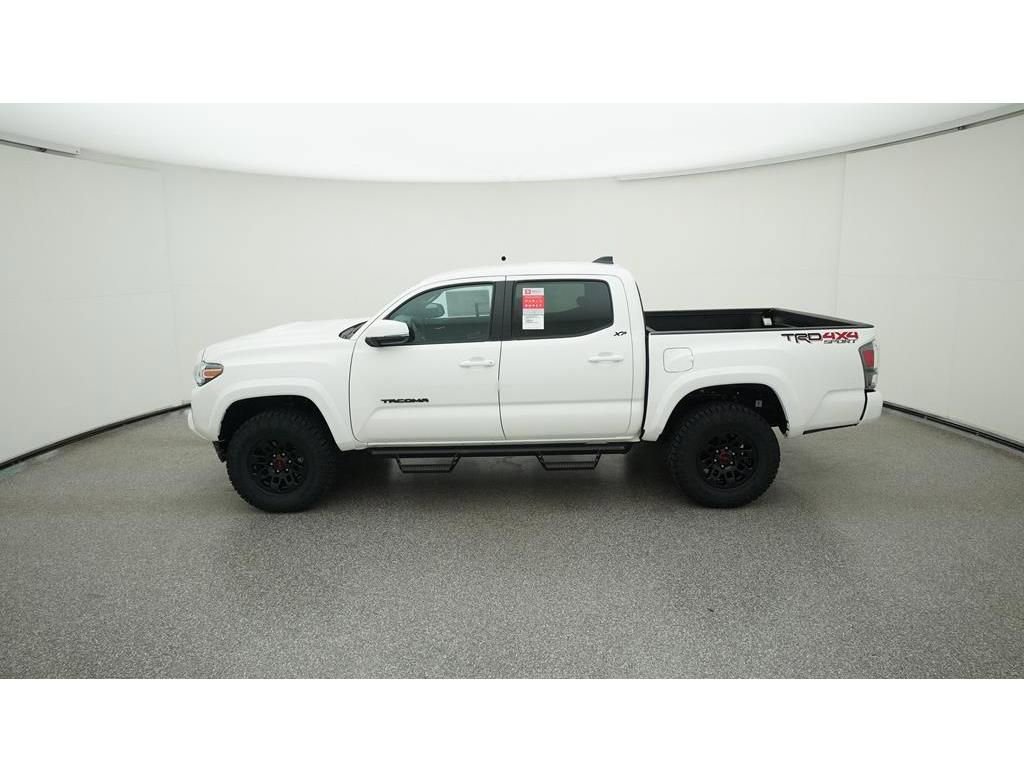Used 2022 Toyota Tacoma TRD Sport w/ Technology Package AWD/4WD image 4