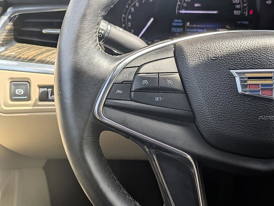 Used 2017 Cadillac XT5 FWD image 17