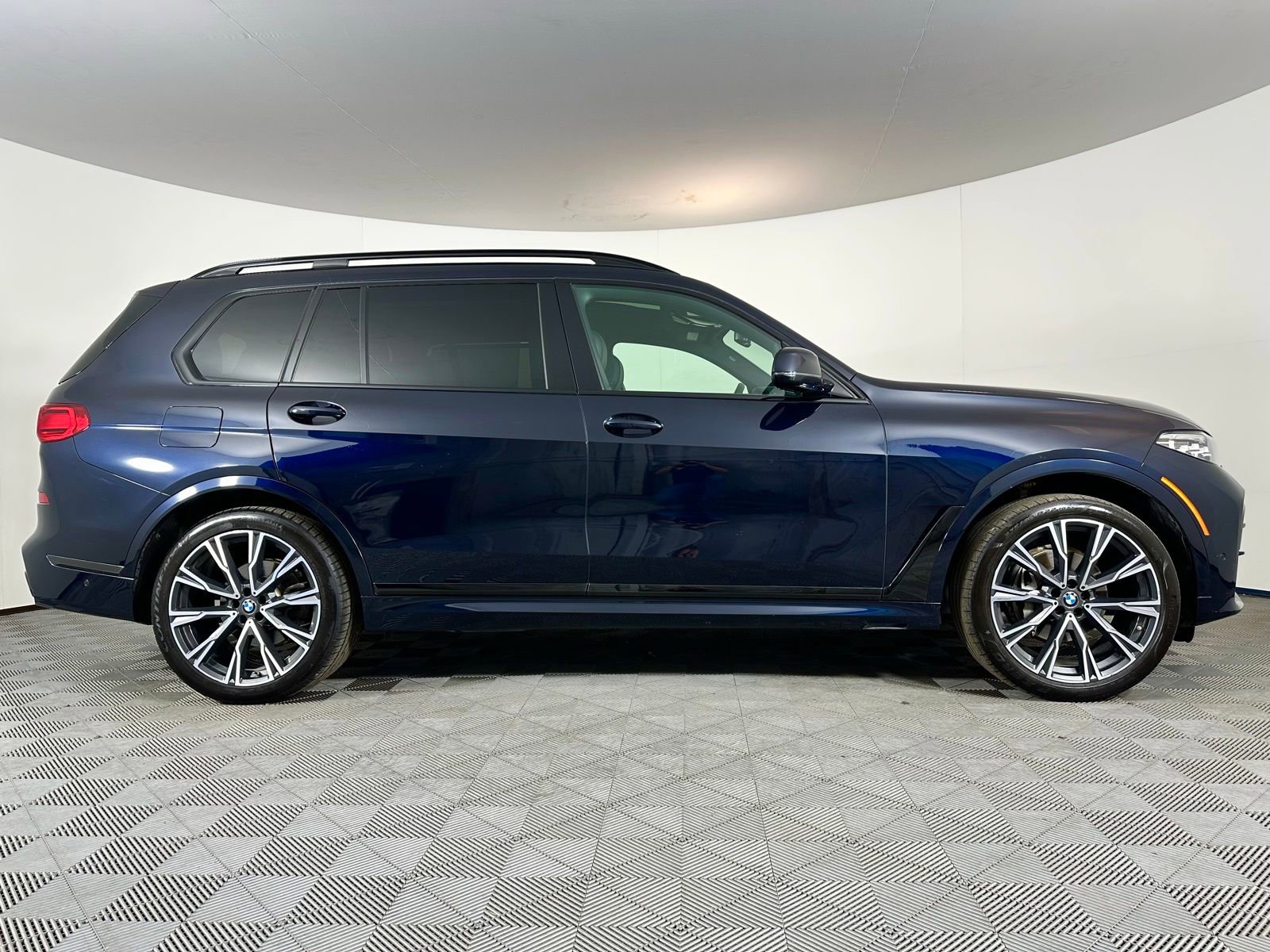 Used 2020 BMW X7 xDrive40i w/ M Sport Package image 34