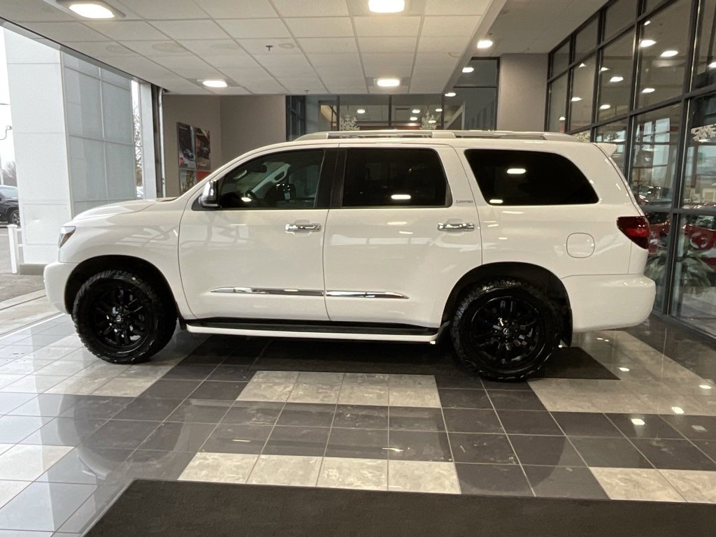 Used 2019 Toyota Sequoia Limited w/ Safety & Convenience Package image 5
