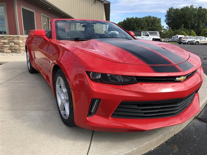 Used 2018 Chevrolet Camaro LT RWD image 5