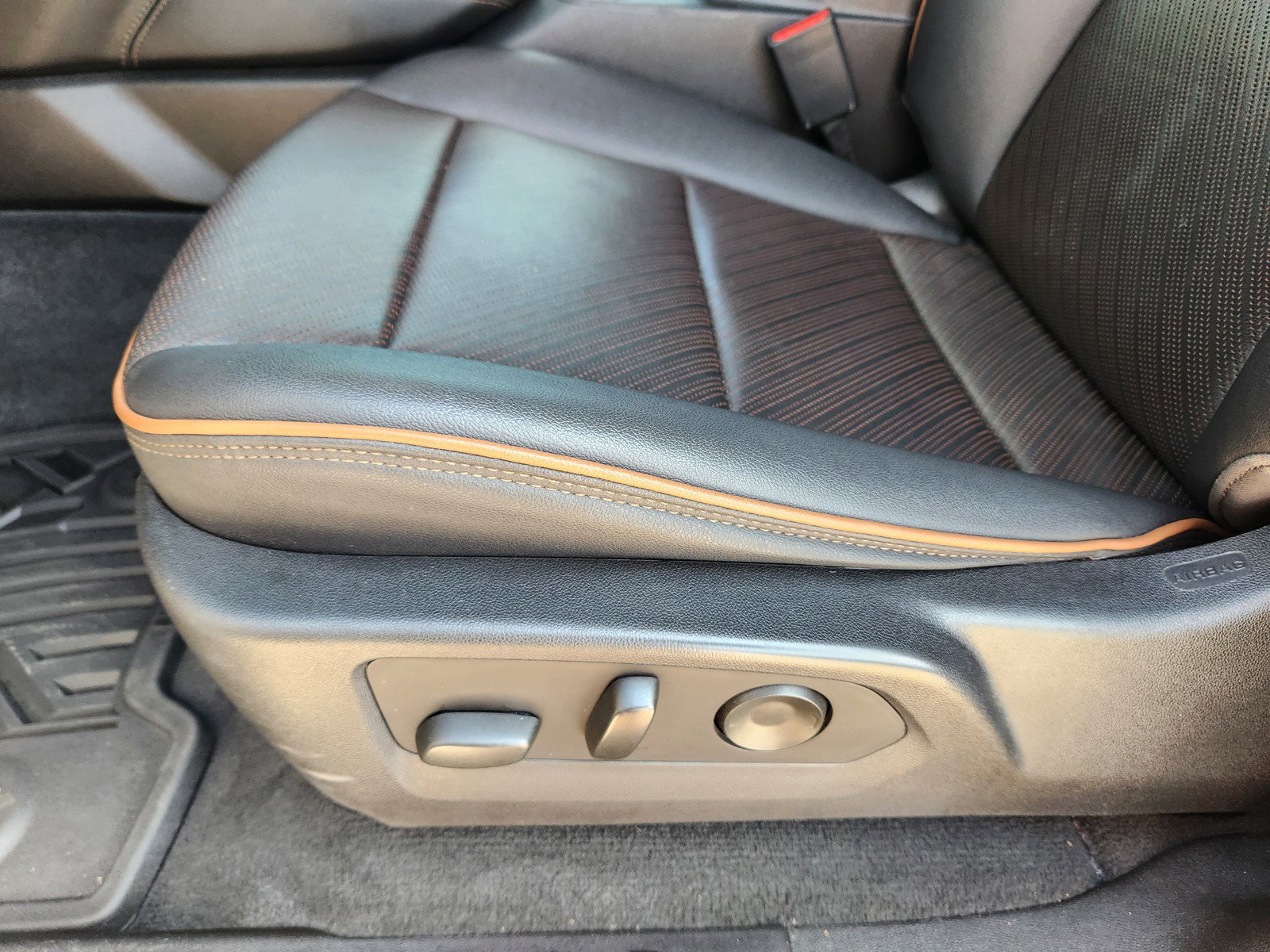 Used 2023 GMC Canyon AT4 w/ AT4 Premium Package image 20