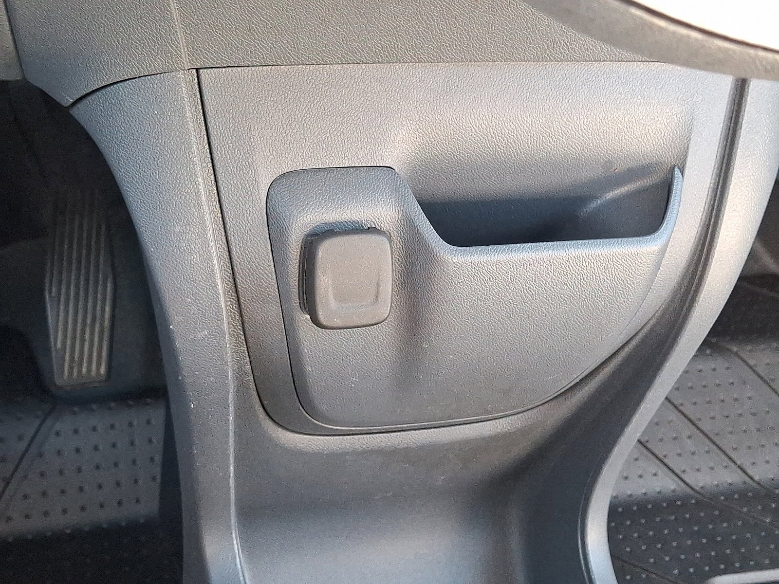 Used 2020 Chevrolet Bolt Premier w/ Infotainment Package FWD image 24