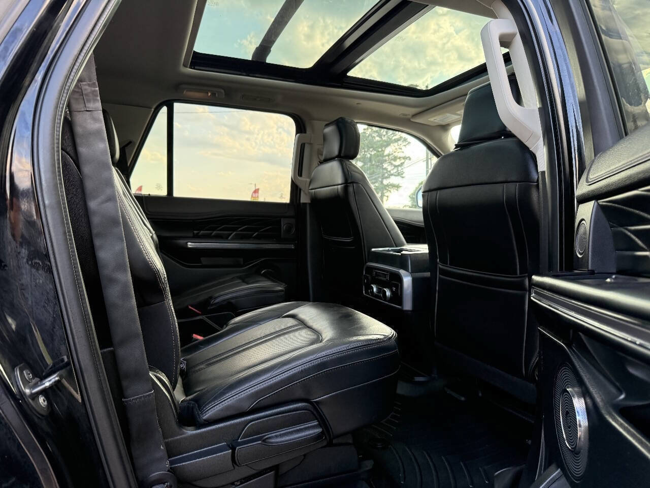 Used 2018 Ford Expedition Max Platinum RWD image 27