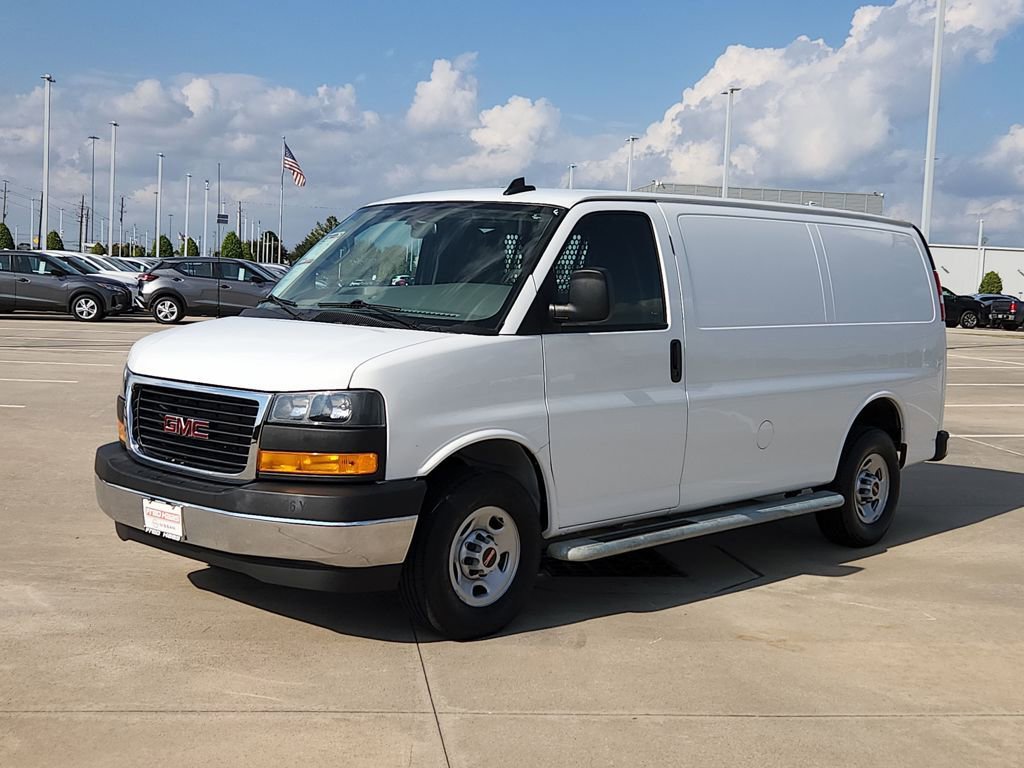 Used 2024 GMC Savana 2500 w/ Driver Convenience Package image 3
