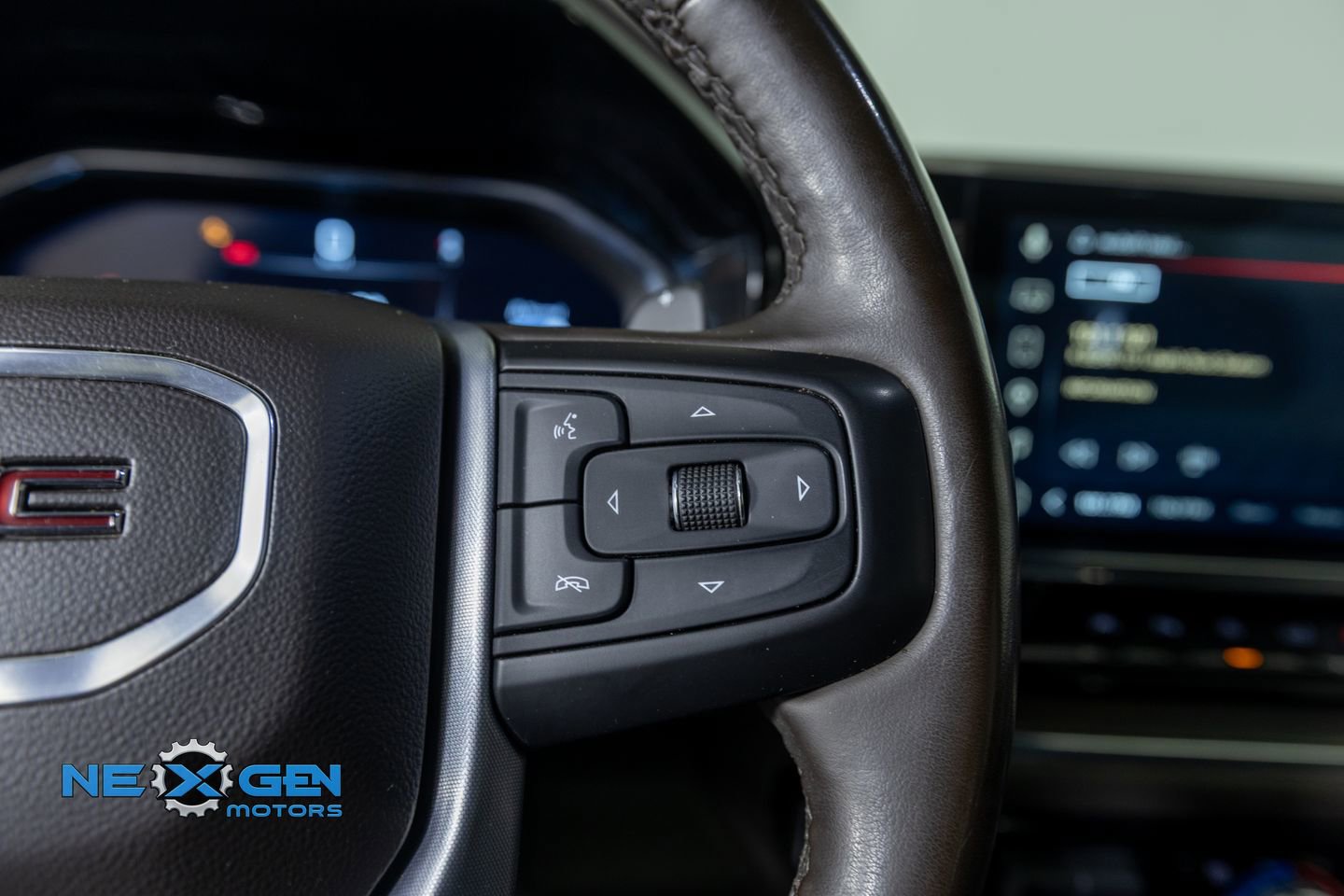 Used 2023 GMC Sierra 1500 SLT AWD/4WD image 15