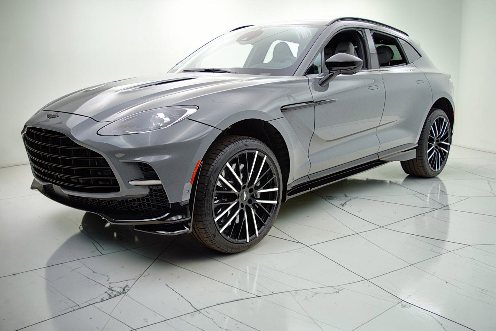 Used 2023 Aston Martin DBX 707 AWD/4WD image 2