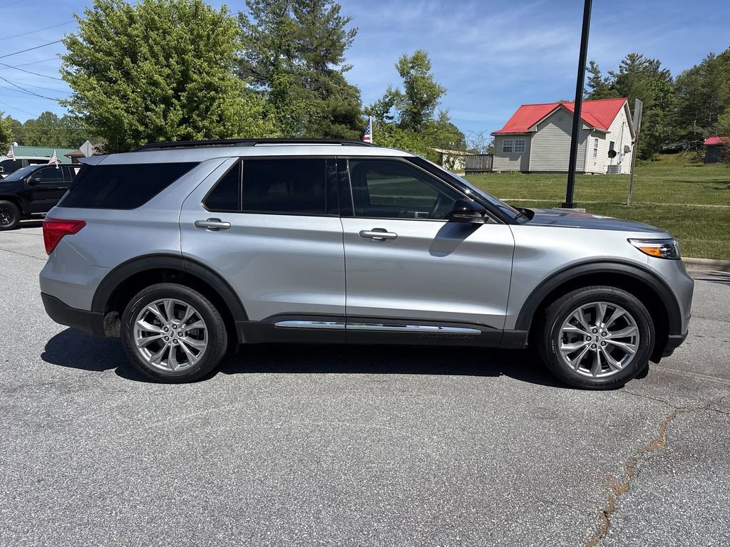 Used 2023 Ford Explorer XLT w/ Equipment Group 202A AWD/4WD image 6