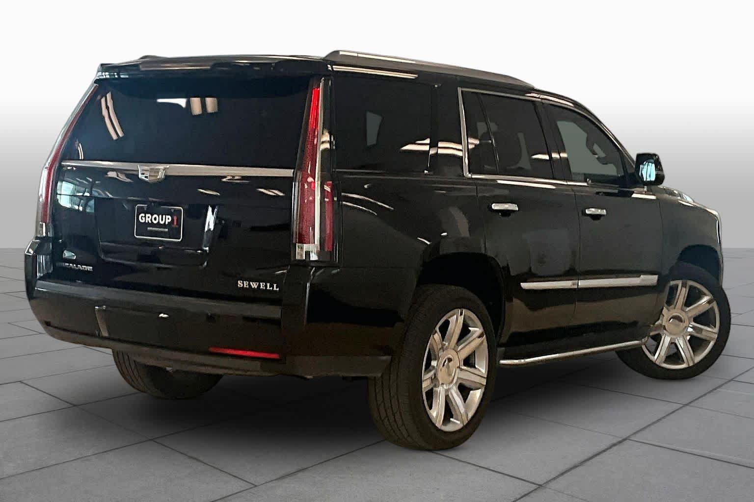 Used 2019 Cadillac Escalade Luxury AWD/4WD image 11