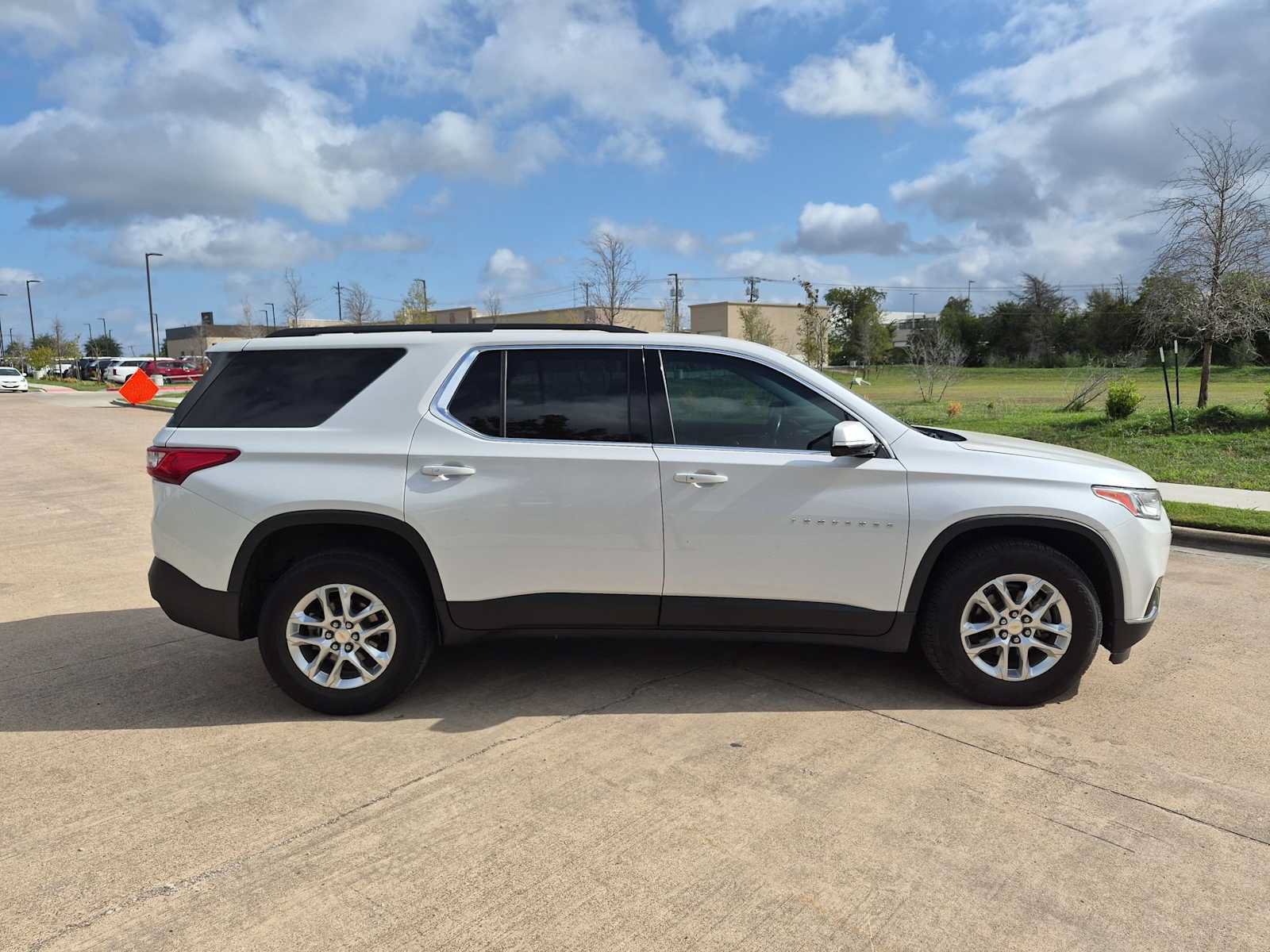 Used 2019 Chevrolet Traverse LT FWD image 15