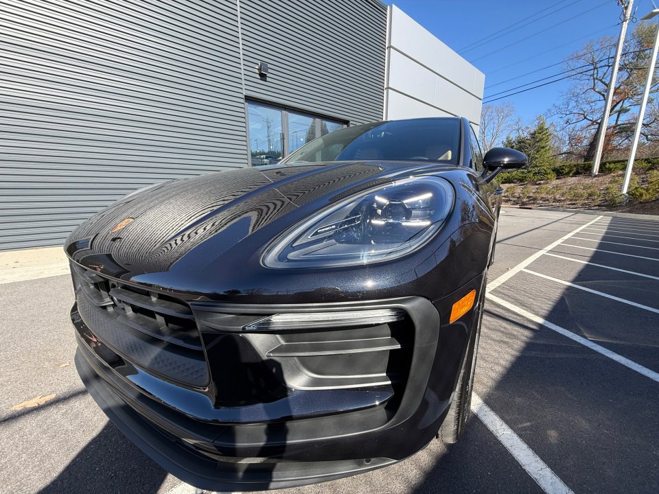 Certified 2025 Porsche Macan image 13