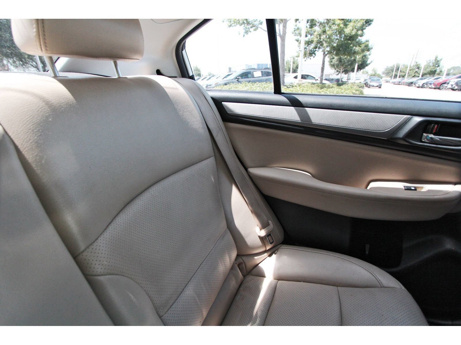 Used 2015 Subaru Legacy 2.5i Premium w/ Moonroof Package AWD/4WD image 12