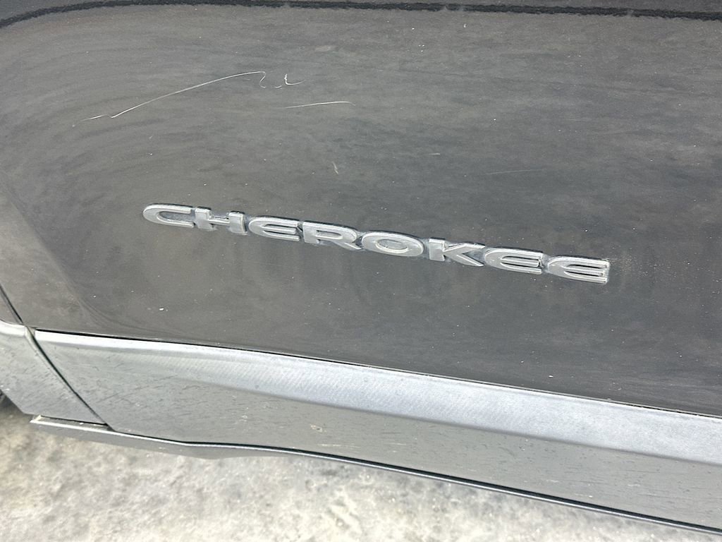 Used 2016 Jeep Cherokee Limited image 27