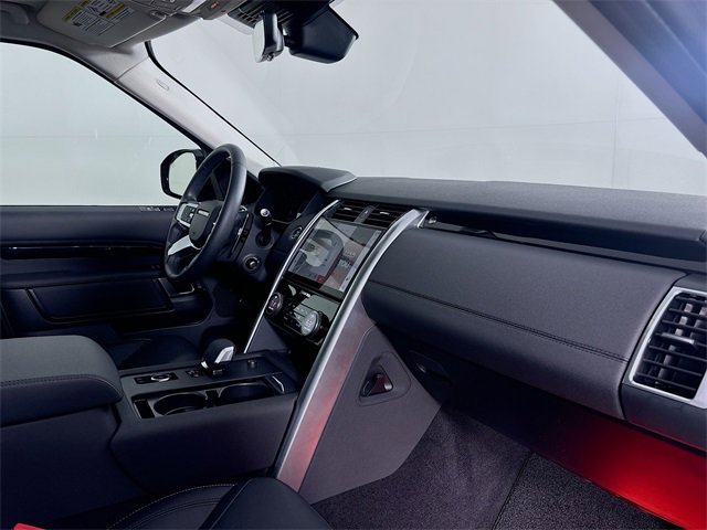 Used 2024 Land Rover Discovery S image 31