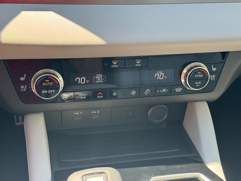 Used 2025 Mitsubishi Outlander AWD image 34