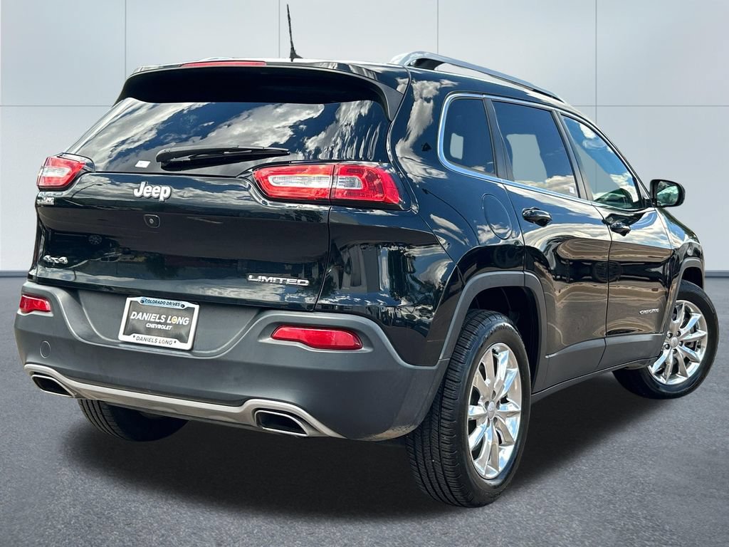 Used 2017 Jeep Cherokee Limited AWD/4WD image 2