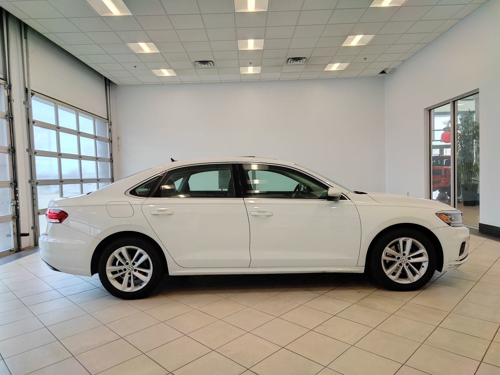 Used 2020 Volkswagen Passat 2.0T SE w/ Sunroof Package image 2