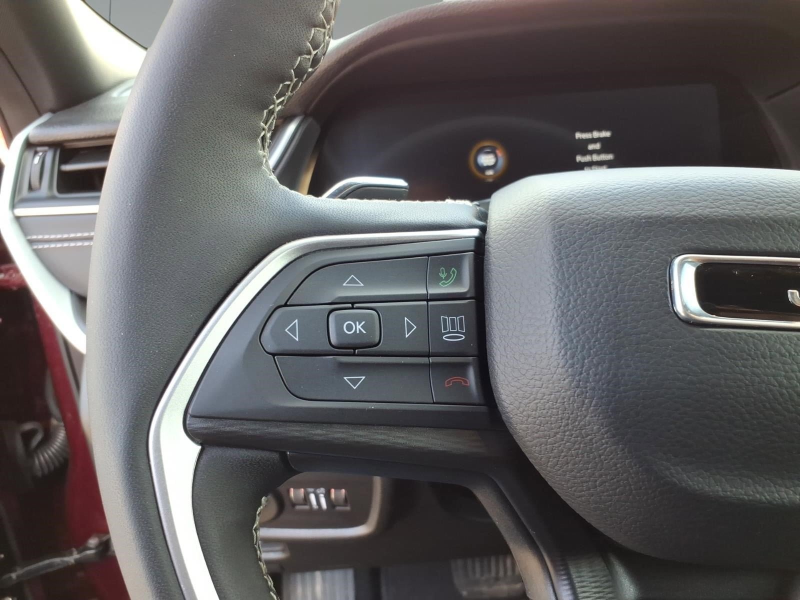 Used 2025 Jeep Grand Cherokee Laredo X w/ Luxury Tech Group I AWD/4WD image 15