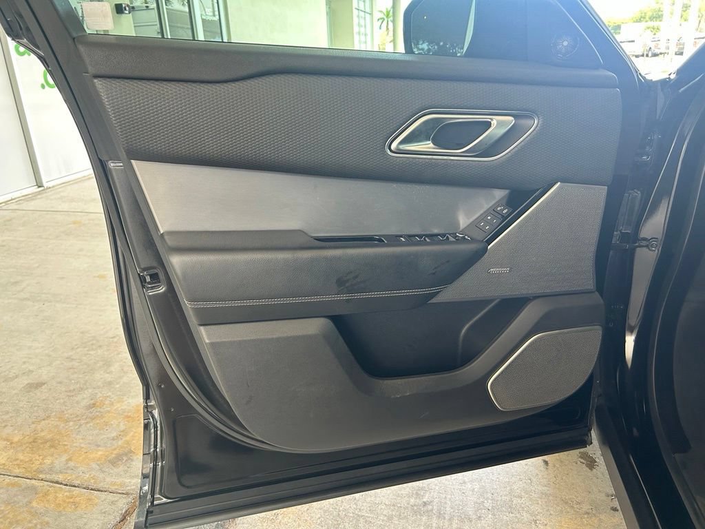 Used 2019 Land Rover Range Rover Velar R-Dynamic SE AWD/4WD image 42