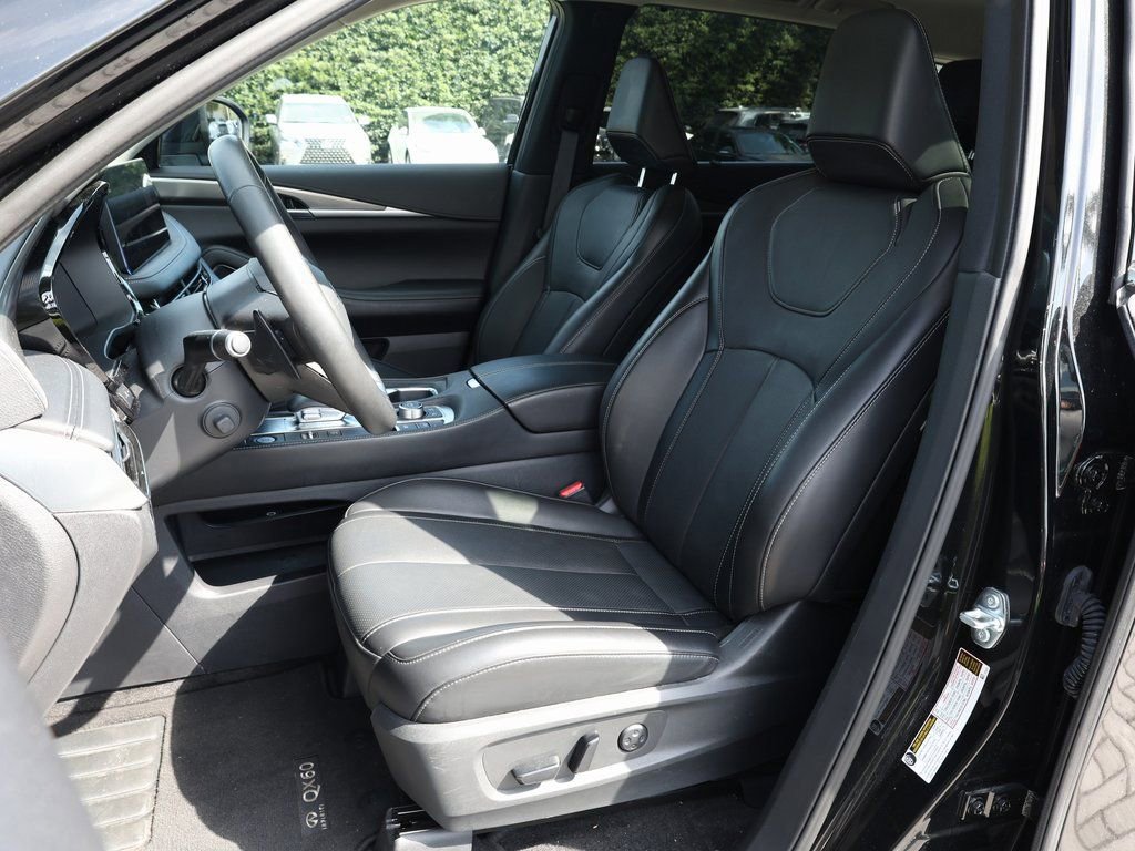Certified 2025 INFINITI QX60 Luxe w/ Vision Package image 16