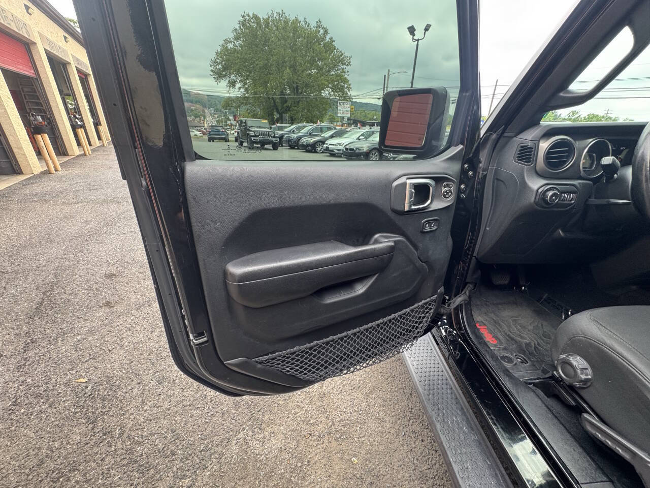 Used 2018 Jeep Wrangler Unlimited Sport S AWD/4WD image 30