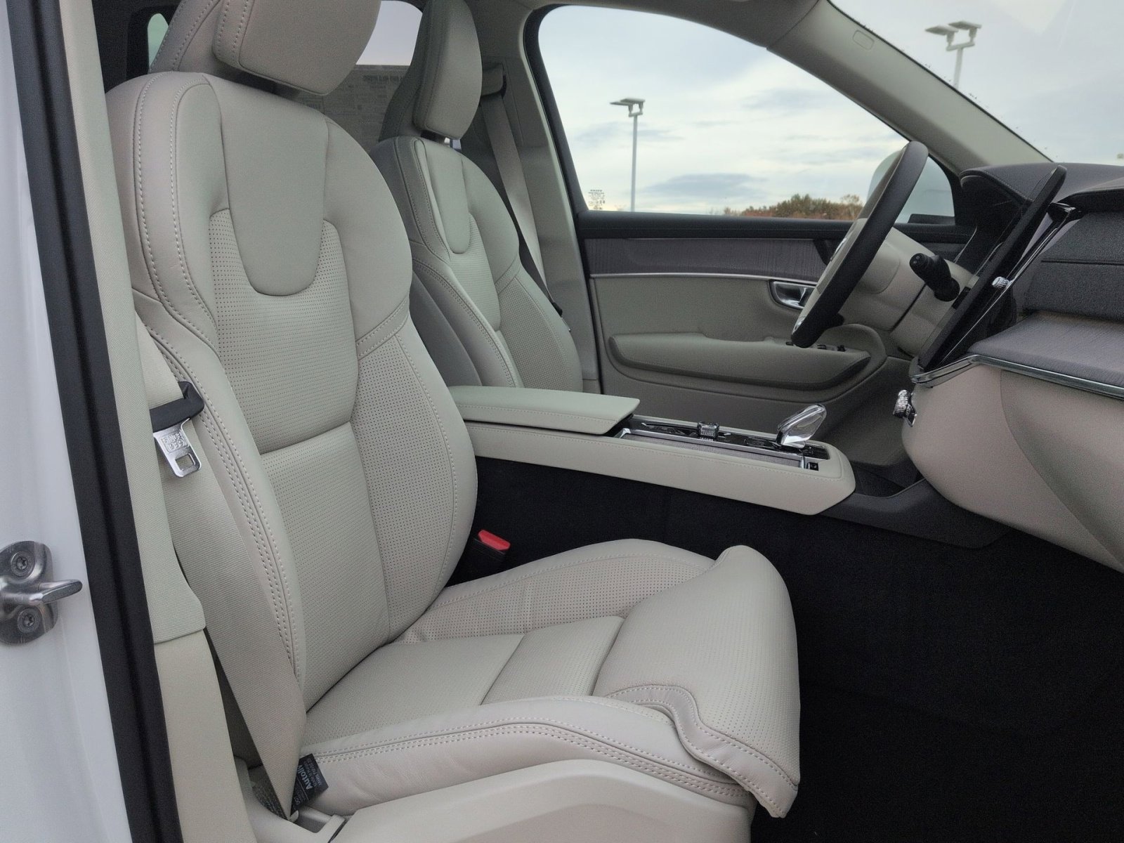 New 2026 Volvo XC90 B6 Ultra image 28