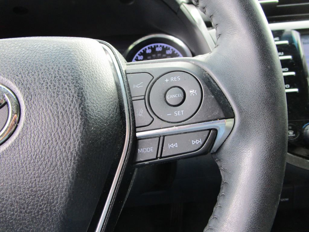 Used 2018 Toyota Camry XLE image 31