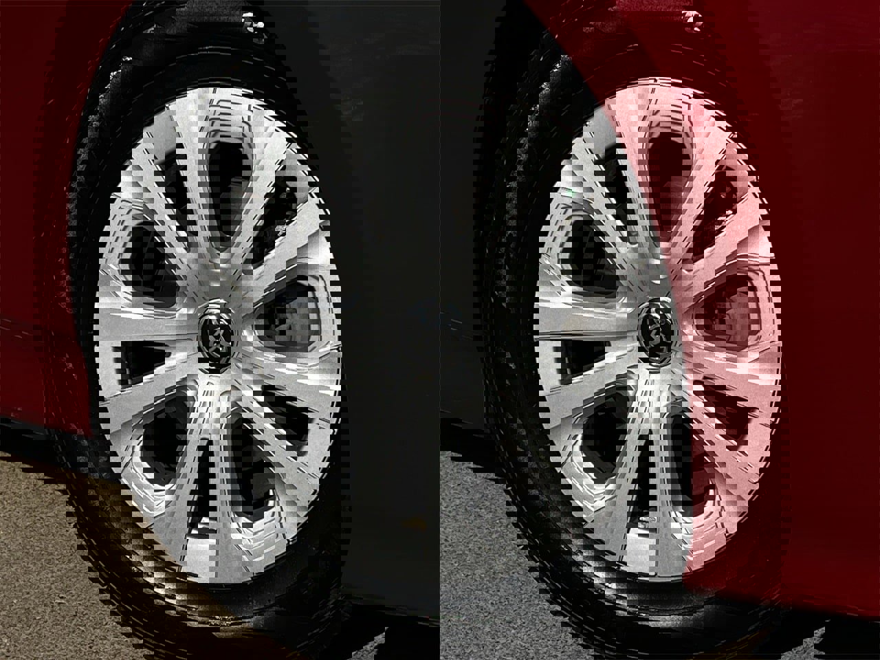 Used 2022 Toyota Prius L Eco image 28