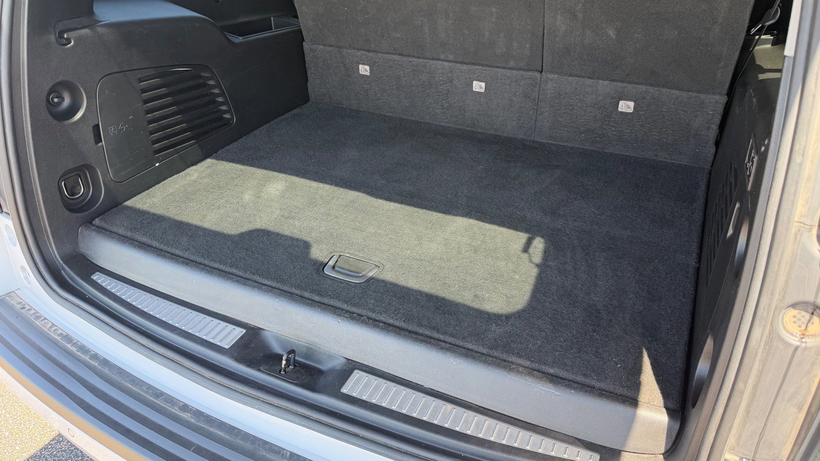 Used 2019 Cadillac Escalade ESV Luxury AWD/4WD image 7