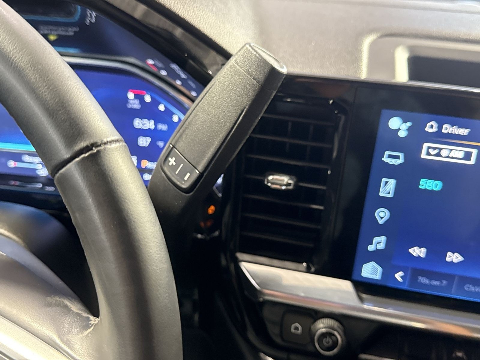 Used 2023 Chevrolet Silverado 1500 LT AWD/4WD image 23