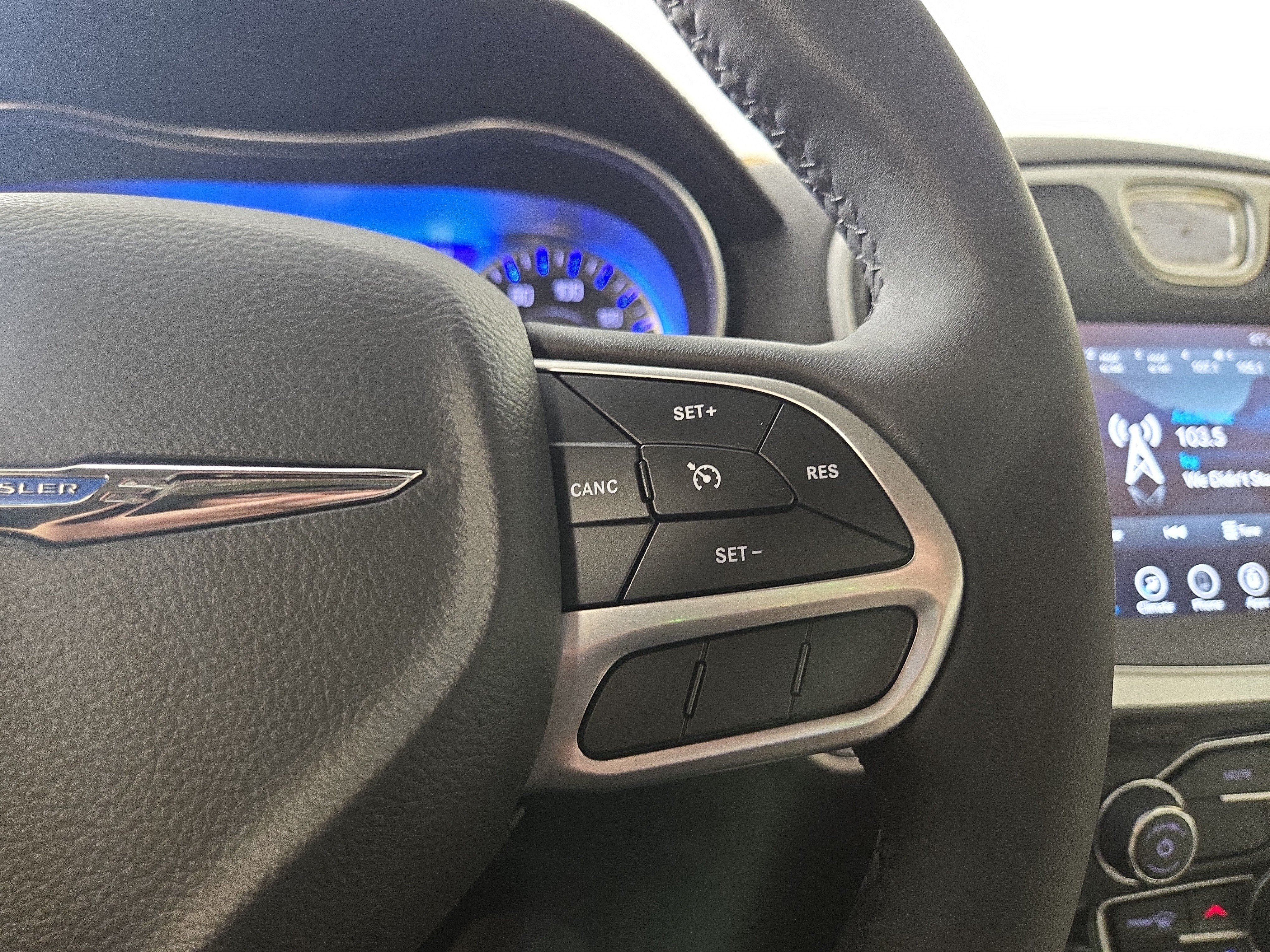 Used 2023 Chrysler 300 Touring w/ Sport Appearance Package RWD image 17