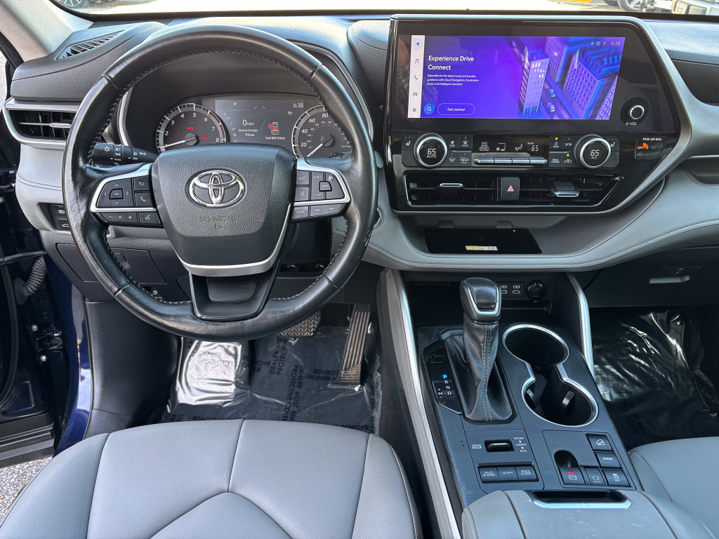 Used 2023 Toyota Highlander XLE AWD/4WD image 20