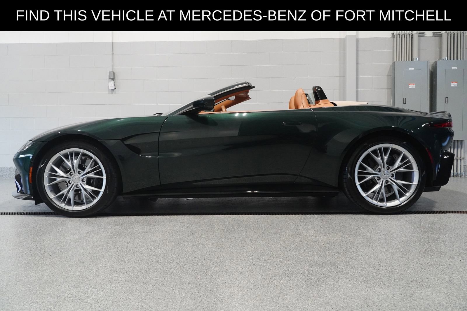 Used 2021 Aston Martin V8 Vantage Roadster RWD image 3